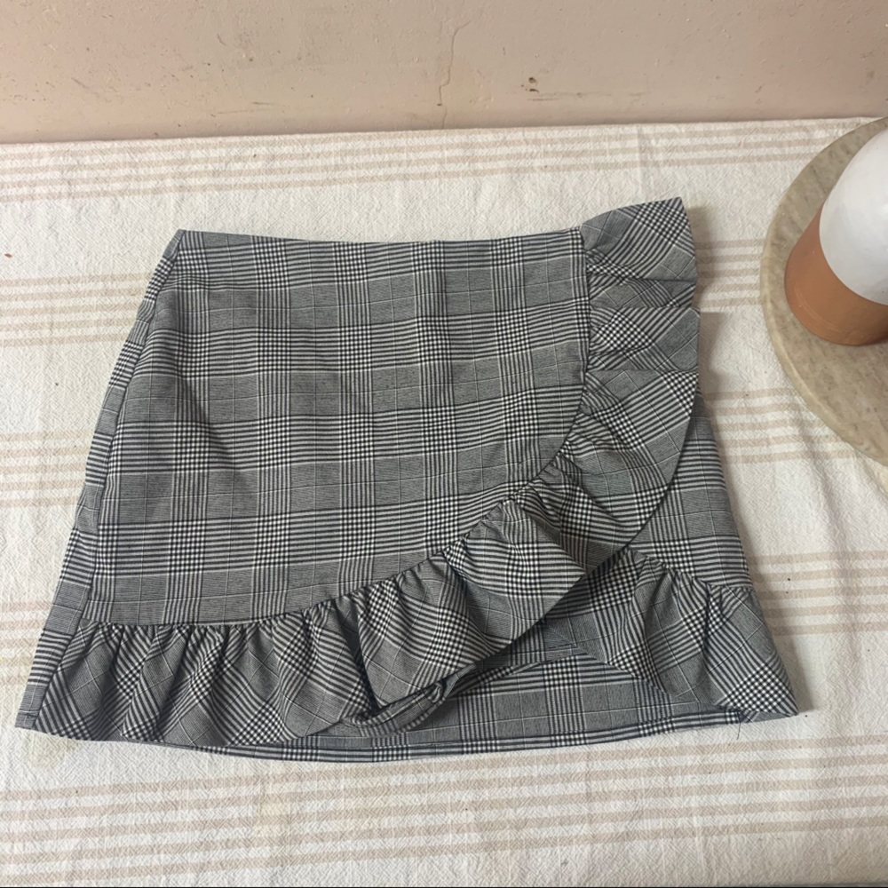 Gray plaid mini skirt